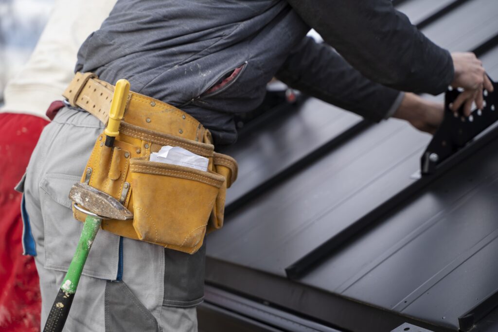 construction-worker-doing-his-job-with-belt-min