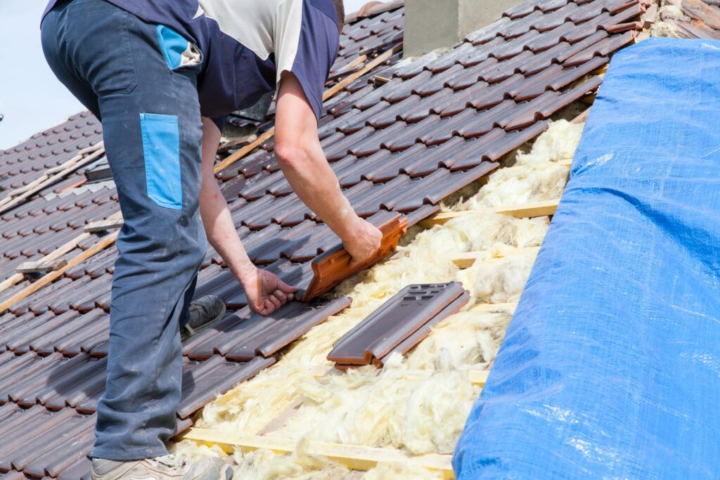 roofer-laying-tile-roof-min